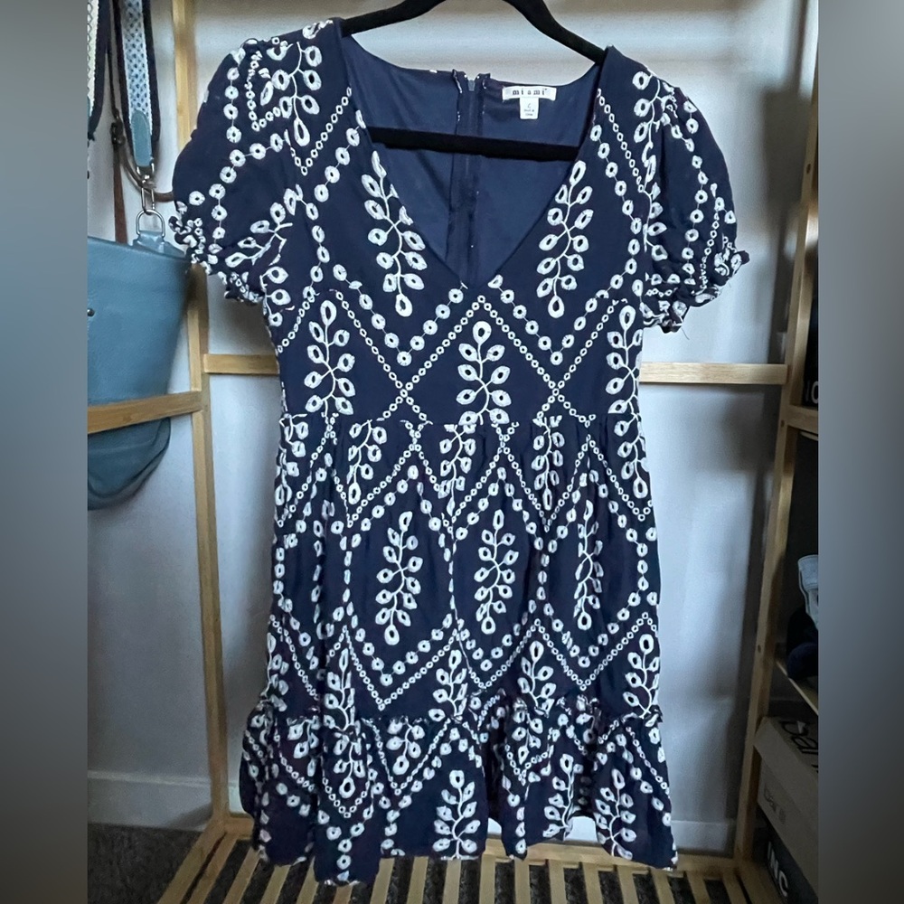 Mi Ami Navy Eyelet Mini Dress - size L (Francesca's) - Picture 2 of 4